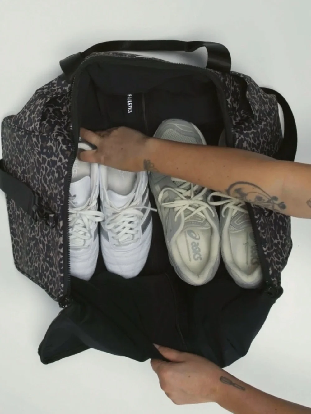 NWT Fabletics Travel Bag convertible hanging bag/weekender - Picture 6 of 14